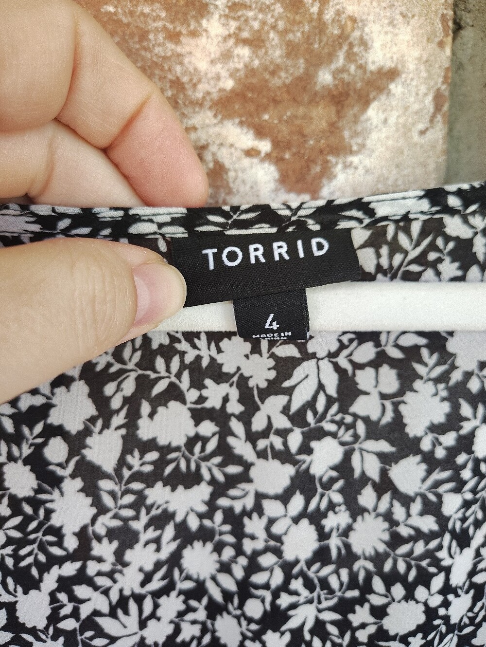 Torrid Black & White Ditsy Floral Smocked Babydoll Top Sz 4X (26) Romantic Boho - Picture 3 of 9